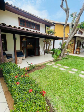 Casa em condomínio fechado com estrutura completa